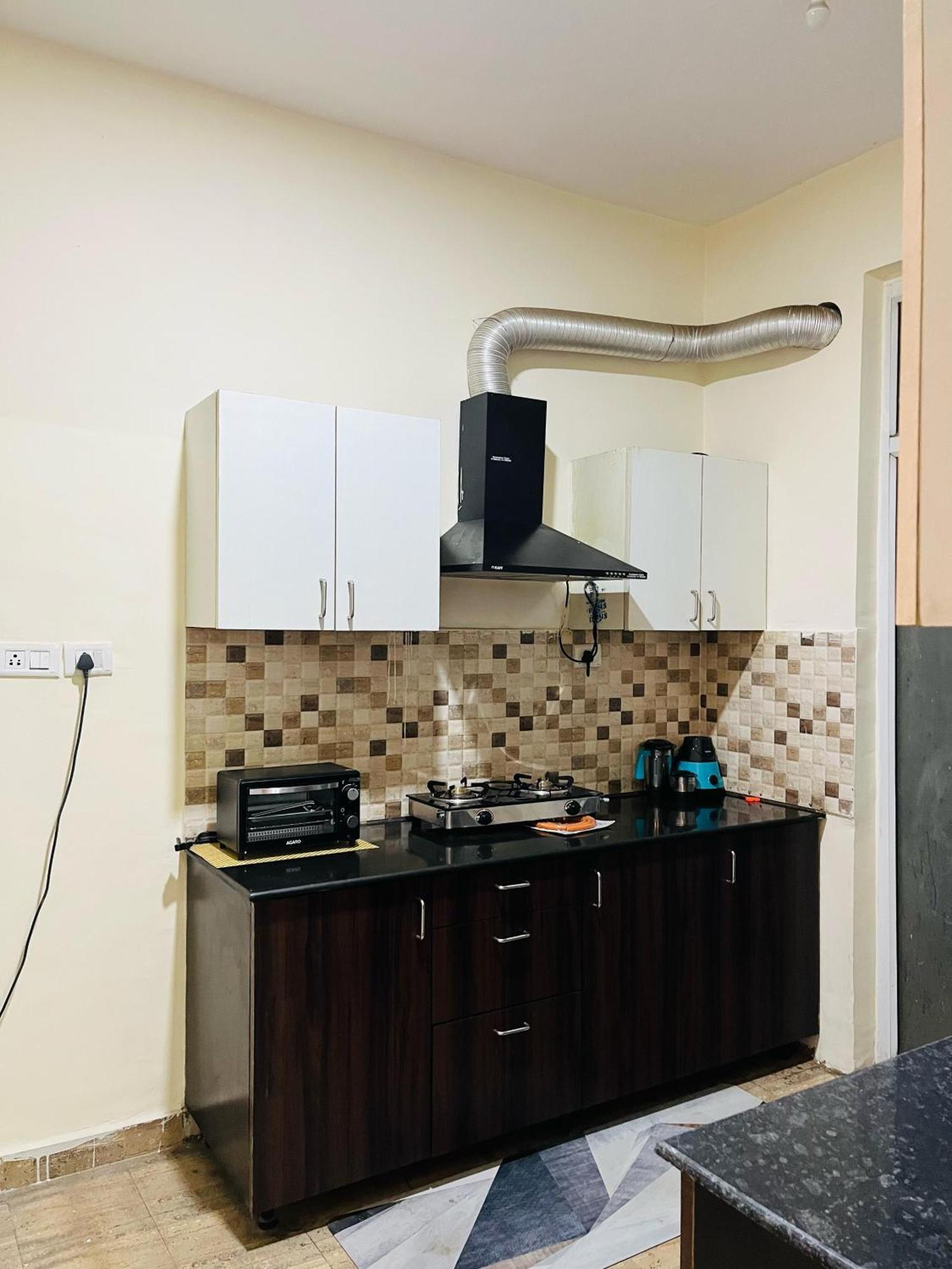 Charming Flat Apartment Lucknow