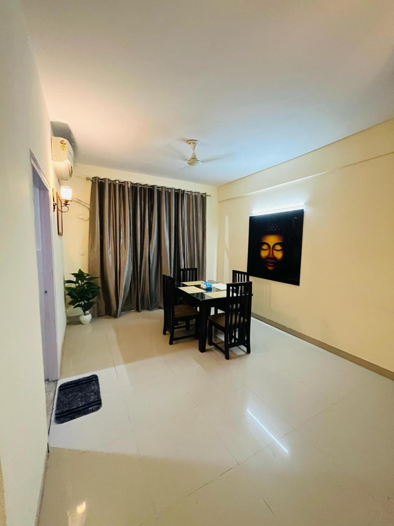 Charming Flat Apartment Lucknow